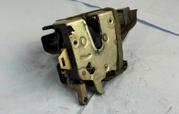 BMW 5 E39 Front door lock
