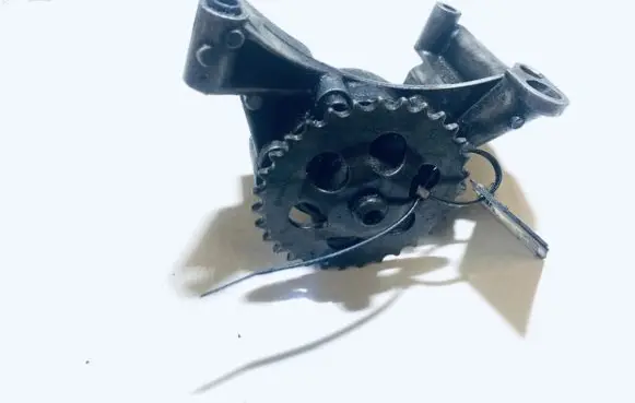 Audi A4 S4 B5 8D Oil pump 06a115121