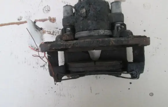 KIA Clarus Front brake caliper