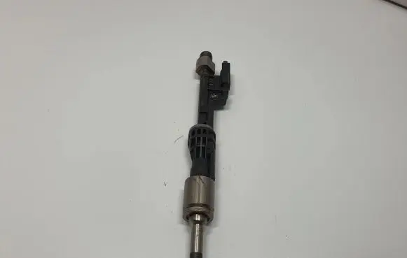 BMW 5 F10 F11 Fuel injector 7568607 13537568607 0261500063
