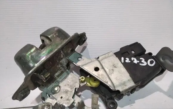 Loading door lock
