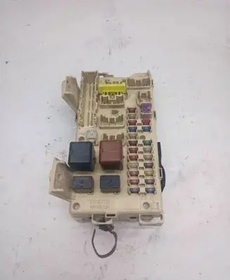 Toyota Avensis Verso Fuse module 8922144030