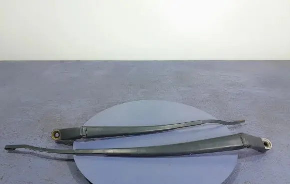 Toyota Yaris Front wiper blade arm