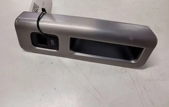 Volvo V50 Electric window control switch 8663813