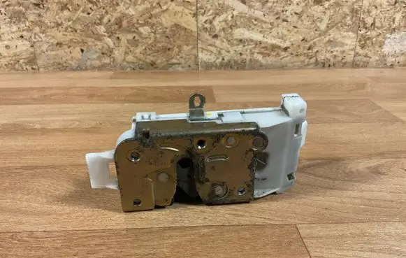 Ford Mondeo Mk III Rear door lock XS41A26412CG