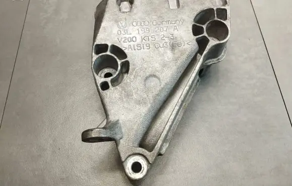 Audi A1 Engine mounting bracket 03L199207A V200KTS23