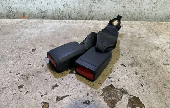 Dodge Challenger Rear seatbelt buckle