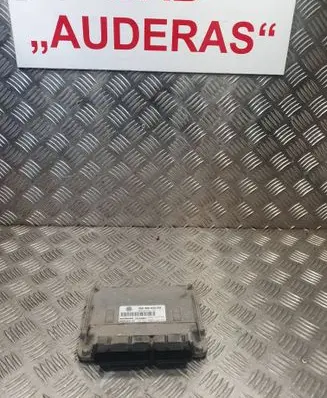 Skoda Octavia Mk1 (1U) Engine control unit/module ECU 06A906033DM 5WP44232