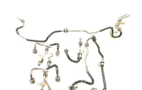 Fuel injector supply line/pipe