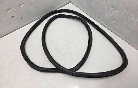 Volkswagen Golf Sportsvan Rear door rubber seal (on body) 510867914d