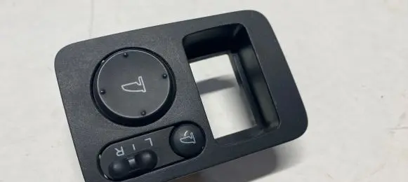 Honda CR-V Wing mirror switch M33212