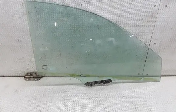 Honda CR-V Front door window glass four-door