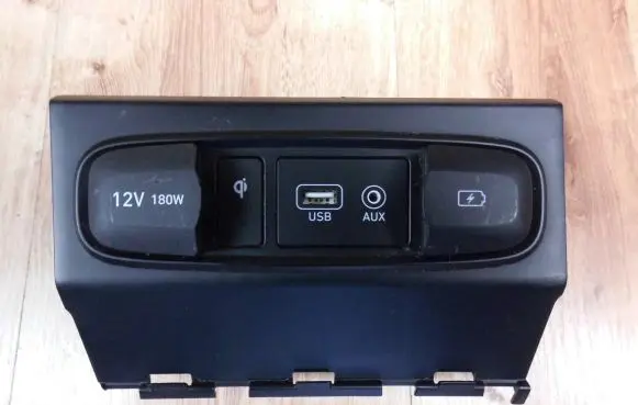 Hyundai Santa Fe USB socket connector 96120S1100 84631S1010 96125S1000