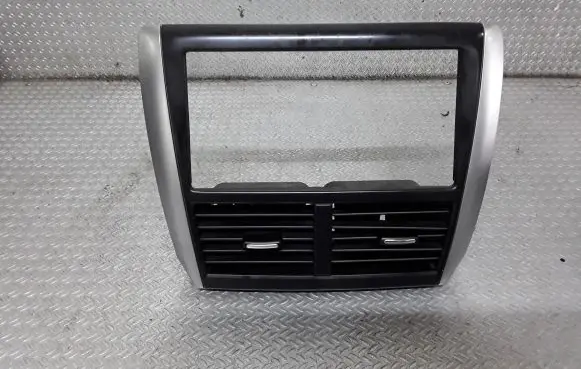 Subaru Forester SH Dash center air vent grill