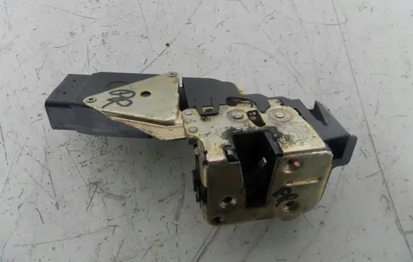 Mitsubishi Carisma Front door lock 