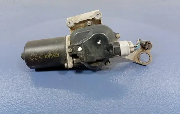 Infiniti G37 Front wiper linkage and motor 28810JK60A