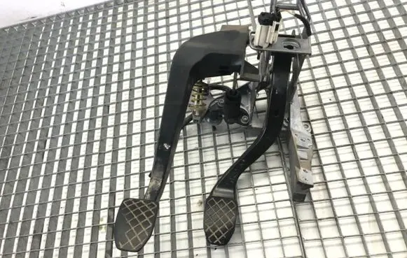 Audi A4 S4 B7 8E 8H Pedal assembly 