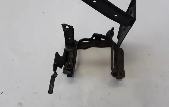 Volvo C70 Power steering pump mounting bracket 30680351