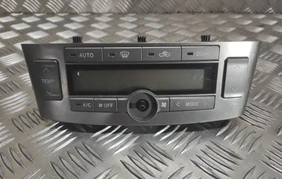 Toyota Avensis T250 Climate control unit 3D01117