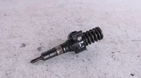 Audi A4 S4 B7 8E 8H Fuel injector 03G130073G 0414720404
