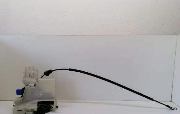 Volkswagen Polo Front door lock 