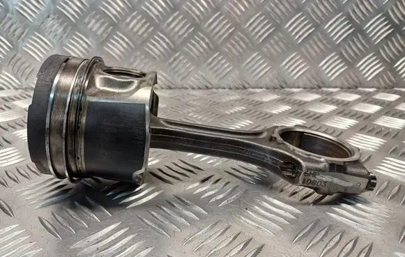 Toyota Corolla Verso AR10 Piston with connecting rod 2ADFTV