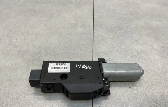 Nissan X-Trail T32 Sunroof motor/actuator 