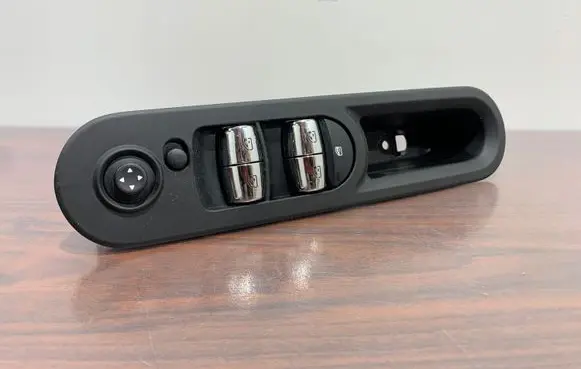 Mini Cooper Countryman F60 Electric window control switch 935485901