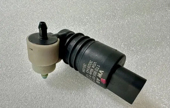 Audi A6 S6 C7 4G Windscreen/windshield washer pump 1T0955651A 3028143