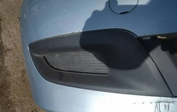 Mazda 3 I Front bumper lower grill