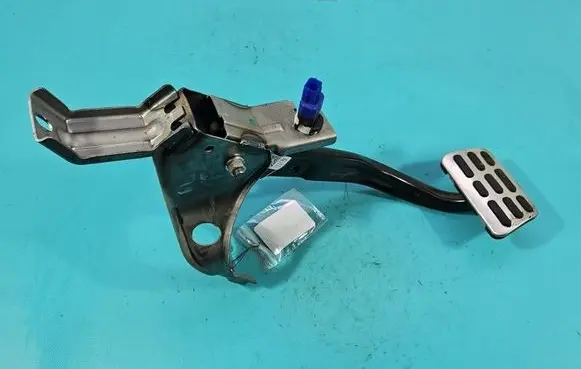 Hyundai i30 Pedal assembly 32800J7210BB IMPRK1549556