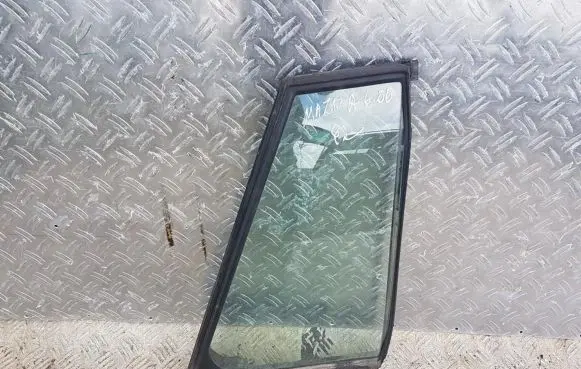Rear vent window glass