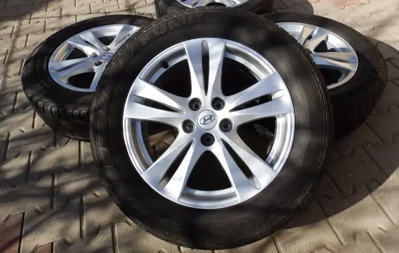 Hyundai Santa Fe R18 alloy rim 