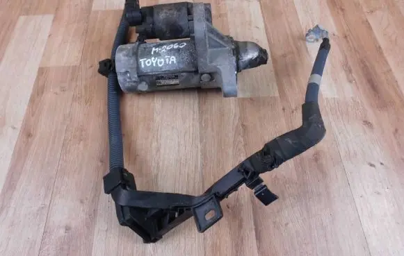 Toyota RAV 4 (XA40) Starter motor 2810037140 4380003150