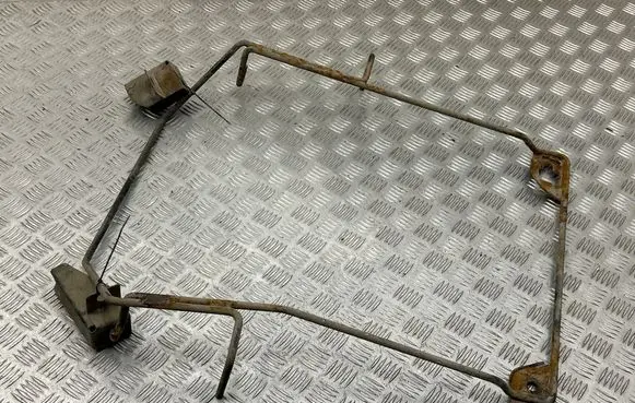 Opel Vivaro Spare wheel mounting bracket