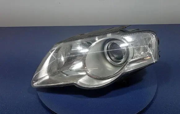 Volkswagen PASSAT B5.5 Headlight/headlamp 1EL247014-01