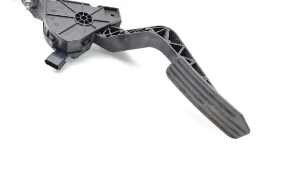 Accelerator throttle pedal