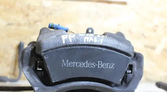 Mercedes-Benz A W176 Front brake caliper