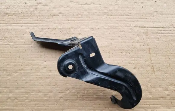 Audi A6 S6 C6 4F Intercooler pipe mounting bracket 4F0145813F