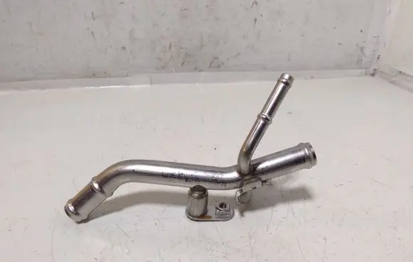 Volkswagen PASSAT B8 Engine coolant pipe/hose 05L121050C