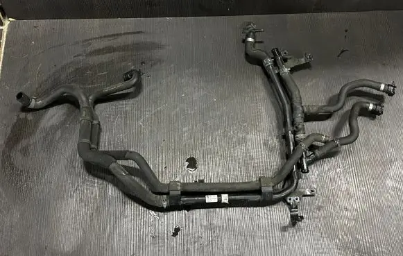 Volkswagen Touareg II Coolant pipe/hose 7P0121070AB 7P6122109B 7P0122051D