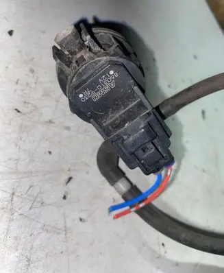 Mazda 6 Windscreen/windshield washer pump 860310