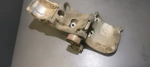 Dacia Duster Generator/alternator bracket 8200680344A