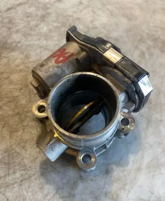 Opel Cascada Throttle valve 55570009DB