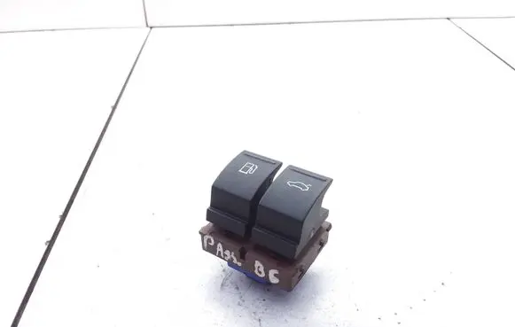 Volkswagen PASSAT B6 Tailgate/boot open switch button 