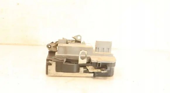 Peugeot 206+ Front door lock 0071