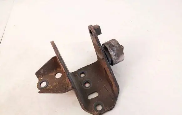 Toyota Avensis T250 Engine mounting bracket