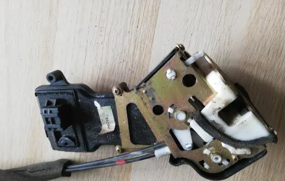 Mazda 6 Front door lock A6799