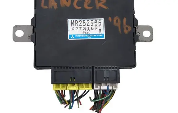 Mitsubishi Lancer ABS control unit/module MR252986 X2T31671 6223