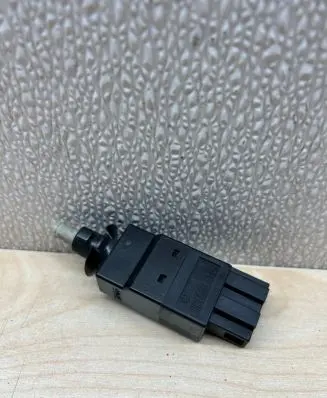 Mercedes-Benz E W211 Brake pedal sensor switch 0015454009